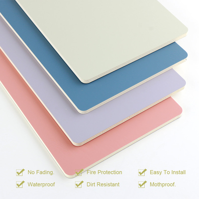 Qualité Panneaux en bois décoratifs étanches à l'humidité de placage de panneaux de mur de PVC de sentiment de peau Usine